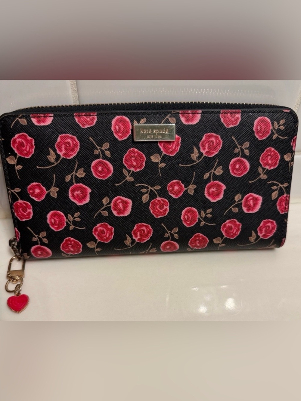 Kate Spade New York Laurel Way Neda zip wallet NWT